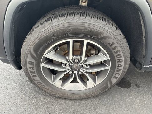 Used 2021 Jeep Grand Cherokee Limited image 15