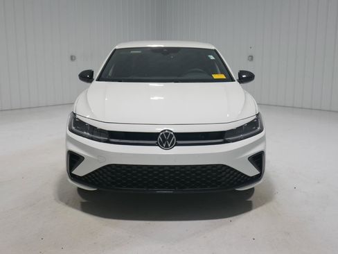 Used 2025 Volkswagen Jetta Sport image 2