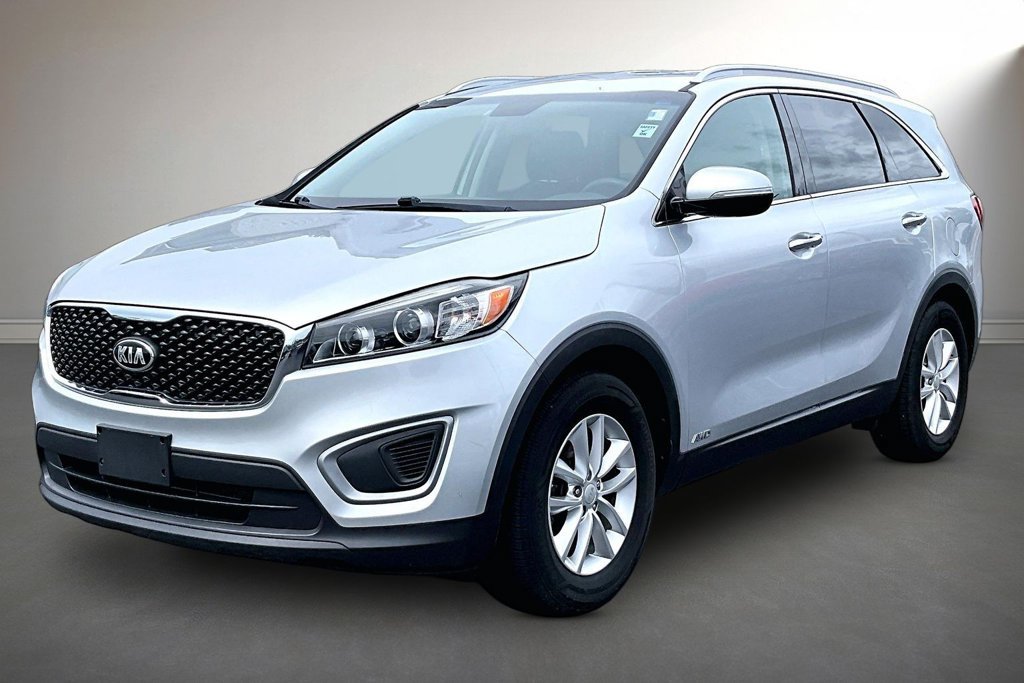 Used 2017 Kia Sorento AWD image 3