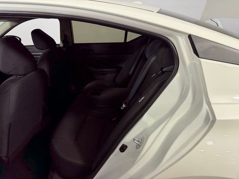 Used 2025 Nissan Altima 2.5 SV image 23