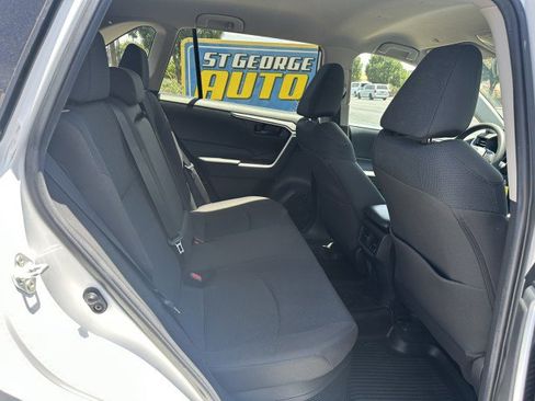 Used 2023 Toyota RAV4 LE AWD/4WD image 16