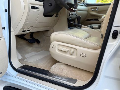 Used 2013 Lexus LX 570 4WD w/ Luxury Pkg image 71