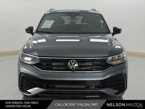 Used 2024 Volkswagen Tiguan SE R-Line AWD/4WD image 2