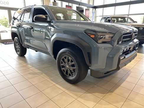 New 2026 Toyota 4Runner SR5 AWD/4WD image 2
