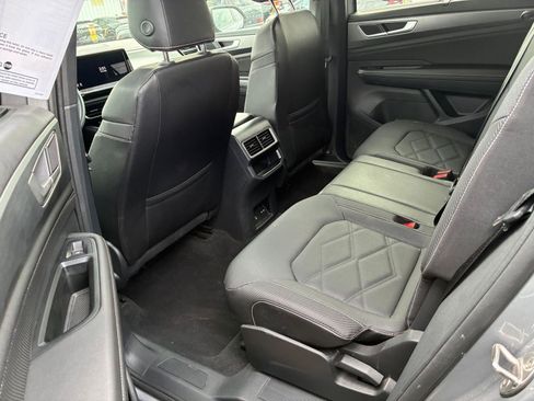 Used 2025 Volkswagen Atlas Cross Sport SE image 16