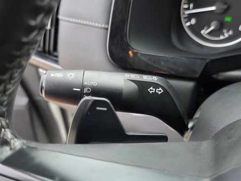 Used 2025 Nissan Pathfinder SV FWD image 38