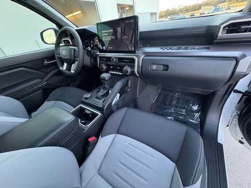 Used 2026 Toyota Tacoma TRD Sport image 32