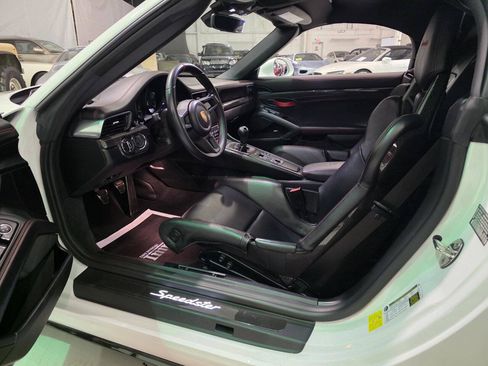 Used 2019 Porsche 911 Speedster RWD image 15