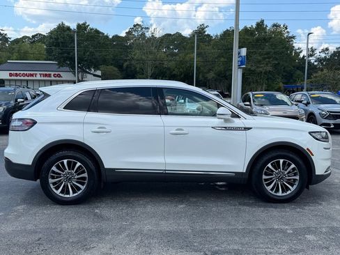 Used 2023 Lincoln Nautilus FWD w/ Premium Package image 5
