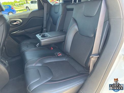 Used 2022 Jeep Cherokee Trailhawk w/ Comfort/Convenience Group AWD/4WD image 39