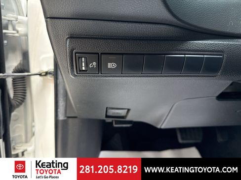 Used 2020 Toyota Corolla SE image 11