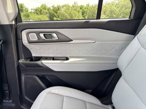 Used 2025 Ford Explorer Platinum w/ Ultimate Package AWD/4WD image 15