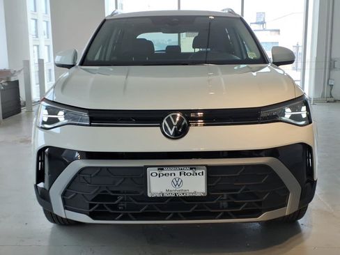 Used 2026 Volkswagen Taos SE AWD/4WD image 2