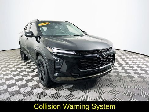 Used 2024 Chevrolet Trax ACTIV w/ Driver Confidence Package image 3