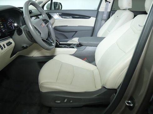 Used 2023 Cadillac XT6 Premium Luxury w/ Technology Package AWD/4WD image 19