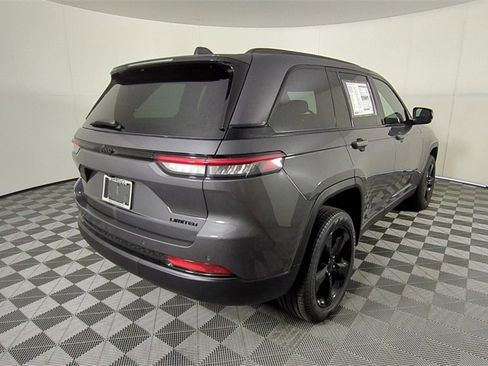 New 2025 Jeep Grand Cherokee Limited w/ Black Appearance Package image 4