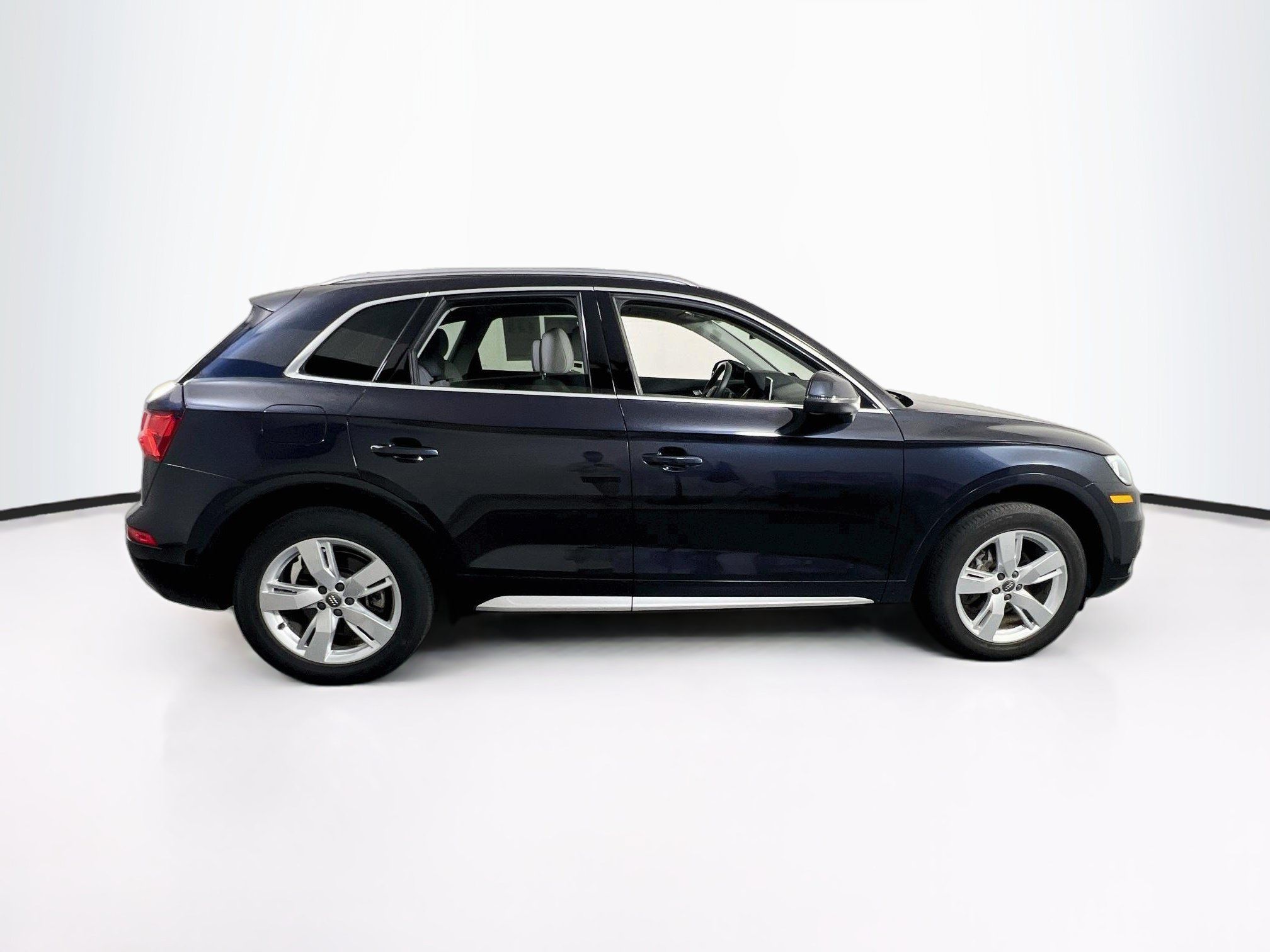 Used 2019 Audi Q5 2.0T Premium Plus w/ Premium Plus Package AWD/4WD image 4