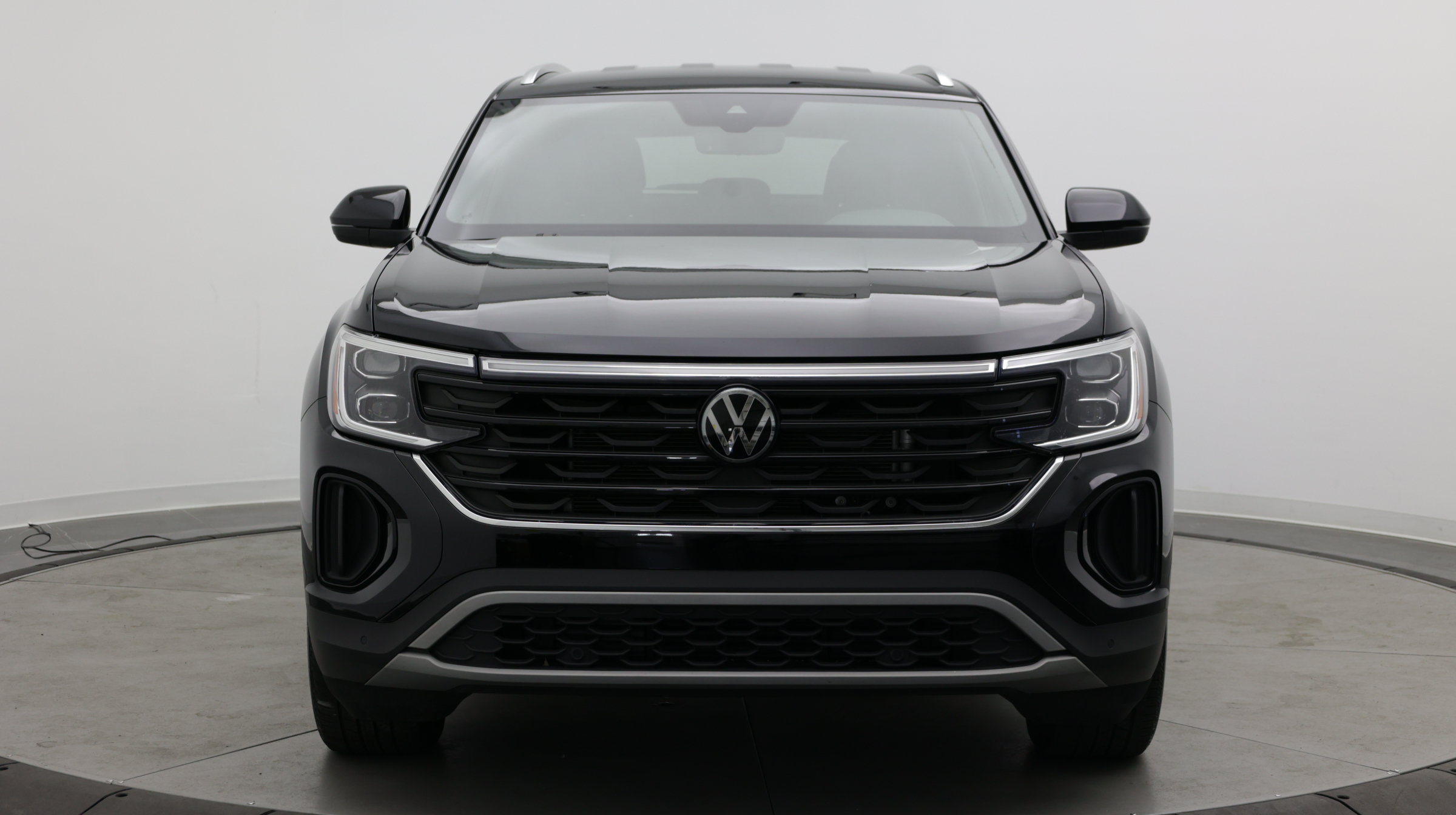 Used 2024 Volkswagen Atlas Cross Sport SE w/ Black Wheel Package FWD image 2