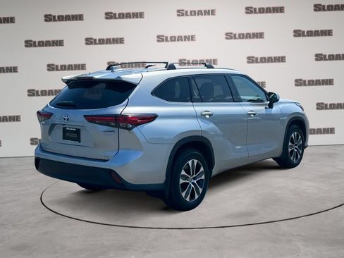 Used 2022 Toyota Highlander XLE AWD/4WD image 5