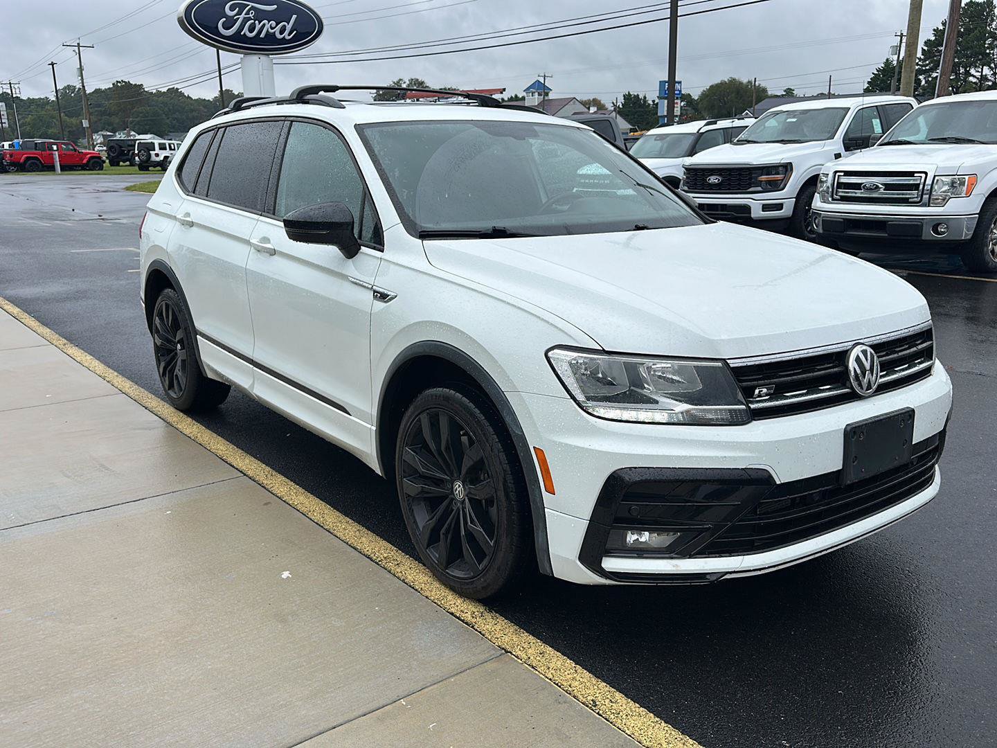 Used 2021 Volkswagen Tiguan SE R-Line AWD/4WD image 3