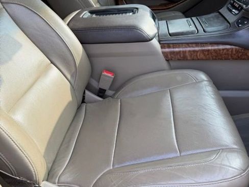 Used 2017 Chevrolet Suburban Premier RWD image 8