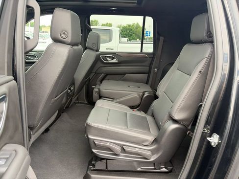 Used 2024 Chevrolet Suburban Z71 w/ Luxury Package AWD/4WD image 31