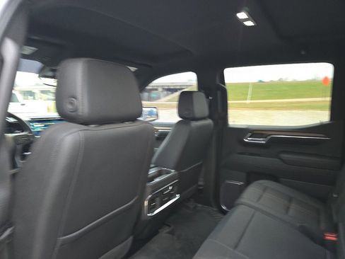 Used 2023 Chevrolet Silverado 1500 High Country w/ Technology Package image 9