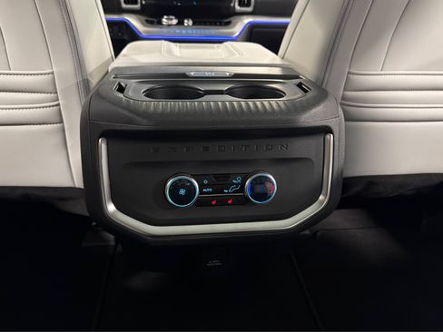 Used 2025 Ford Expedition Platinum AWD/4WD image 41