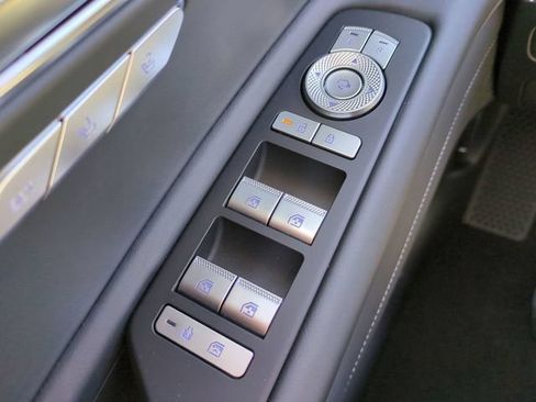 Certified 2025 Genesis GV80 2.5T Standard AWD/4WD image 22