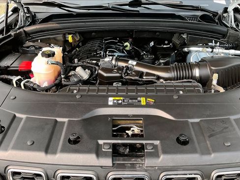 Used 2023 Jeep Grand Cherokee Laredo AWD/4WD image 31