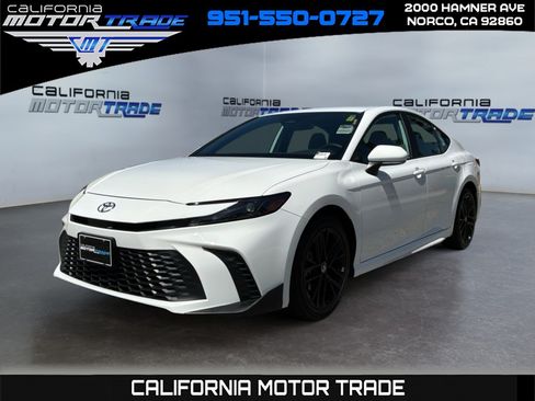 Used 2025 Toyota Camry SE AWD/4WD image 1
