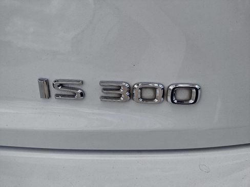 Used 2019 Lexus IS 300 image 9