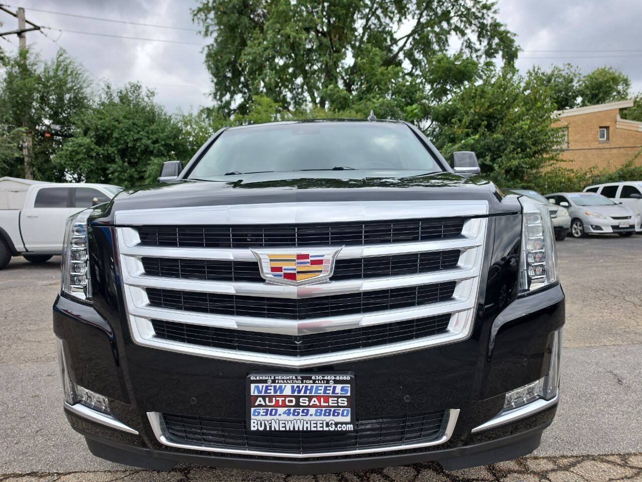 Used 2018 Cadillac Escalade Luxury AWD/4WD image 4