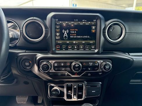 Used 2022 Jeep Wrangler Unlimited Sahara w/ Cold Weather Group AWD/4WD image 22