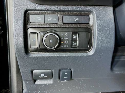 Used 2024 Ford F250 Lariat w/ Black Appearance Package AWD/4WD image 13