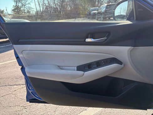 Used 2025 Nissan Altima 2.5 SV image 20