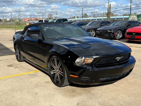 Used 2012 Ford Mustang Convertible image 4