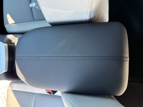 Used 2021 Toyota RAV4 XLE Premium image 24