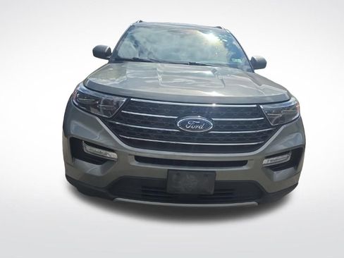 Used 2020 Ford Explorer XLT w/ Equipment Group 202A image 2