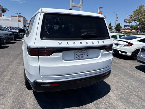 Used 2024 Jeep Wagoneer L Series II w/ Flexible Seating Group RWD image 19