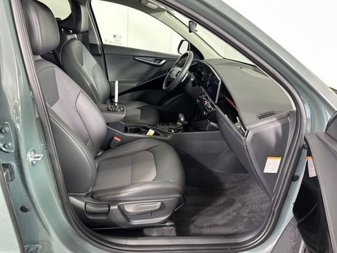 Used 2024 Kia Niro EX image 28