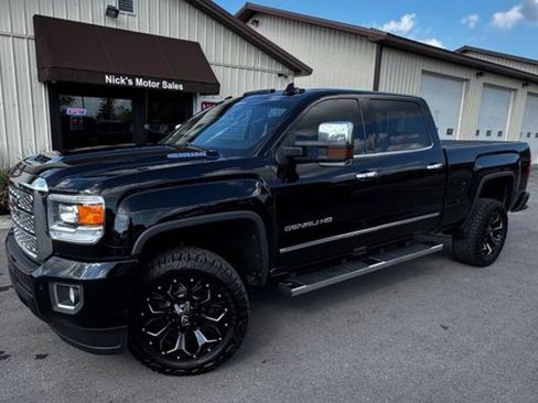 Used 2019 GMC Sierra 2500 Denali AWD/4WD image 1