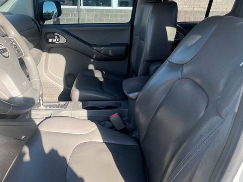 Used 2013 Nissan Frontier SV w/ SV Value Truck Pkg AWD/4WD image 12