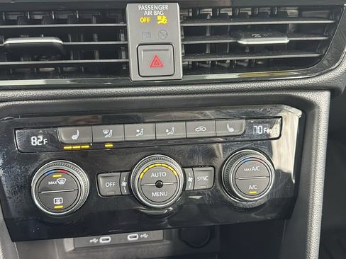 Used 2024 Volkswagen Taos SE w/ Panoramic Sunroof Package image 27