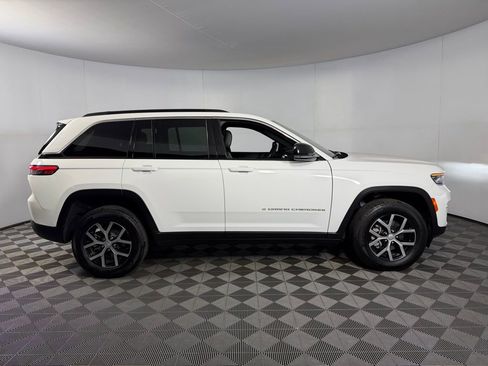 Certified 2025 Jeep Grand Cherokee Limited image 6