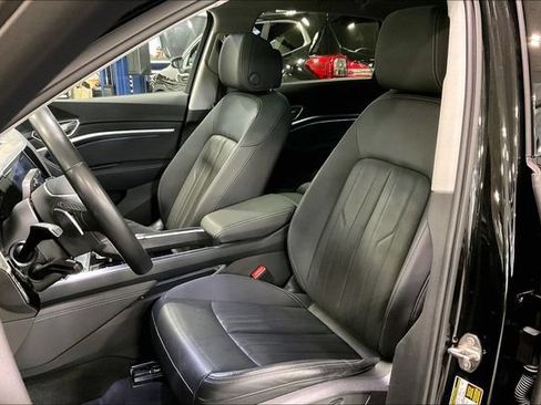 Certified 2023 Audi e-tron Premium Plus w/ Premium Plus Package AWD/4WD image 25