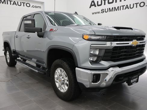 Used 2024 Chevrolet Silverado 2500 LT w/ All Star Edition AWD/4WD image 2