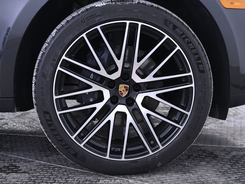 Used 2026 Porsche Macan AWD/4WD image 14
