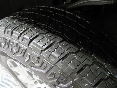 Used 2025 GMC Sierra 1500 SLE image 7