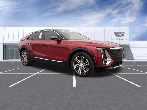 Certified 2024 Cadillac Lyriq Luxury AWD/4WD image 2